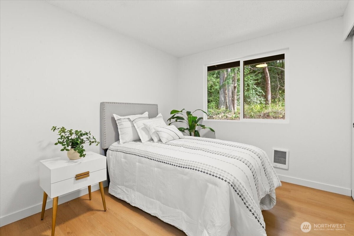 7640 Mesplay Avenue SE, Lacey, WA 98503-1810