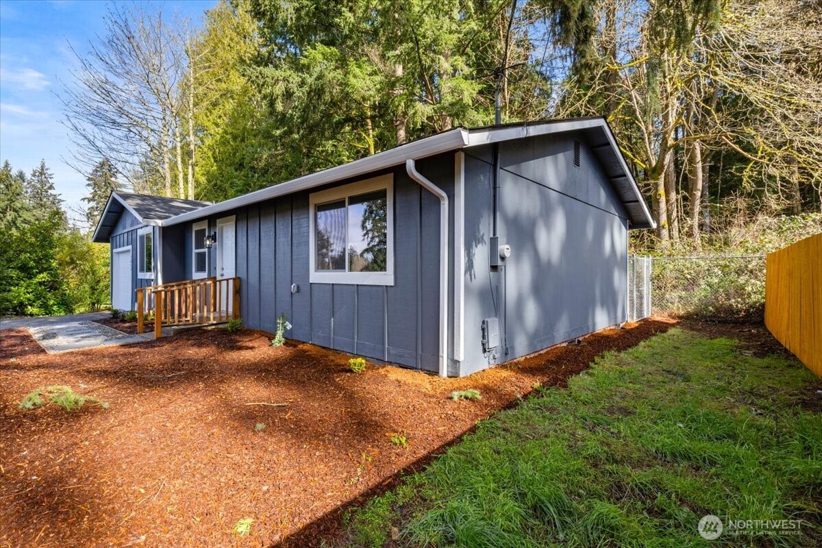 7640 Mesplay Avenue SE, Lacey, WA 98503-1810