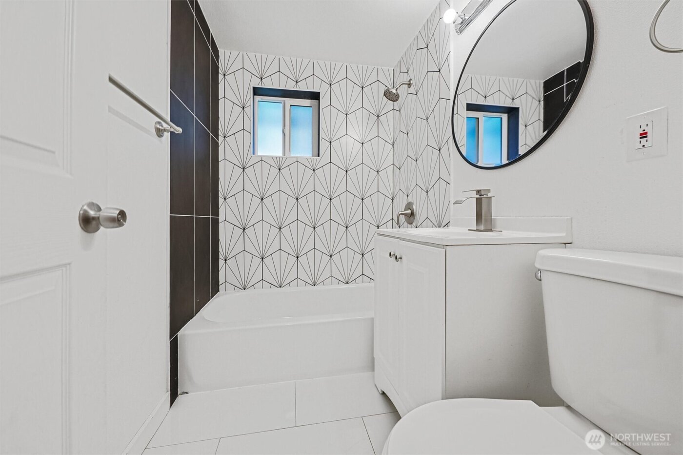 11019 NE 104TH Street , Kirkland, WA 98033-4779