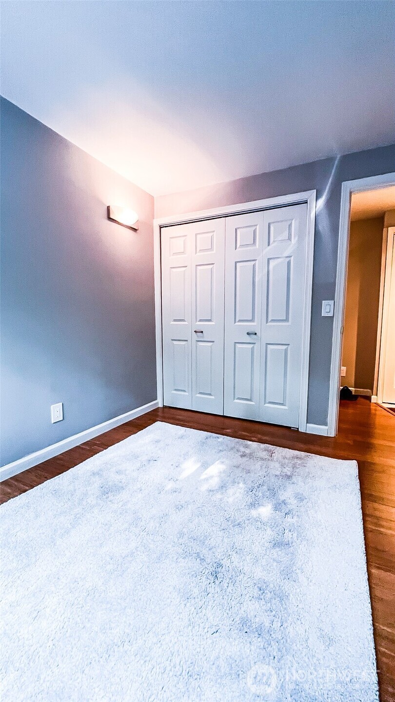 3838 Lake Washington Boulevard SE #B-5, Bellevue, WA 98006