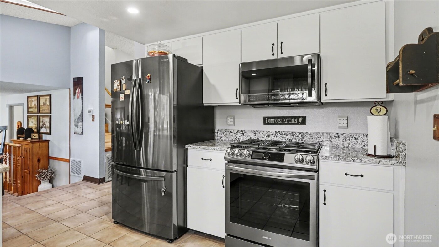 9642 Hilltop Road , Bellevue, WA 98004