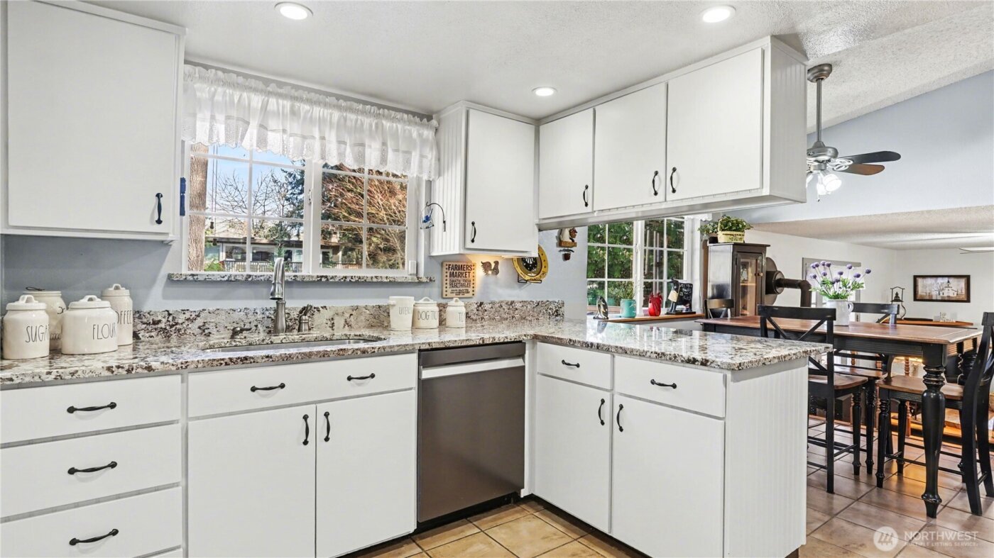 9642 Hilltop Road , Bellevue, WA 98004