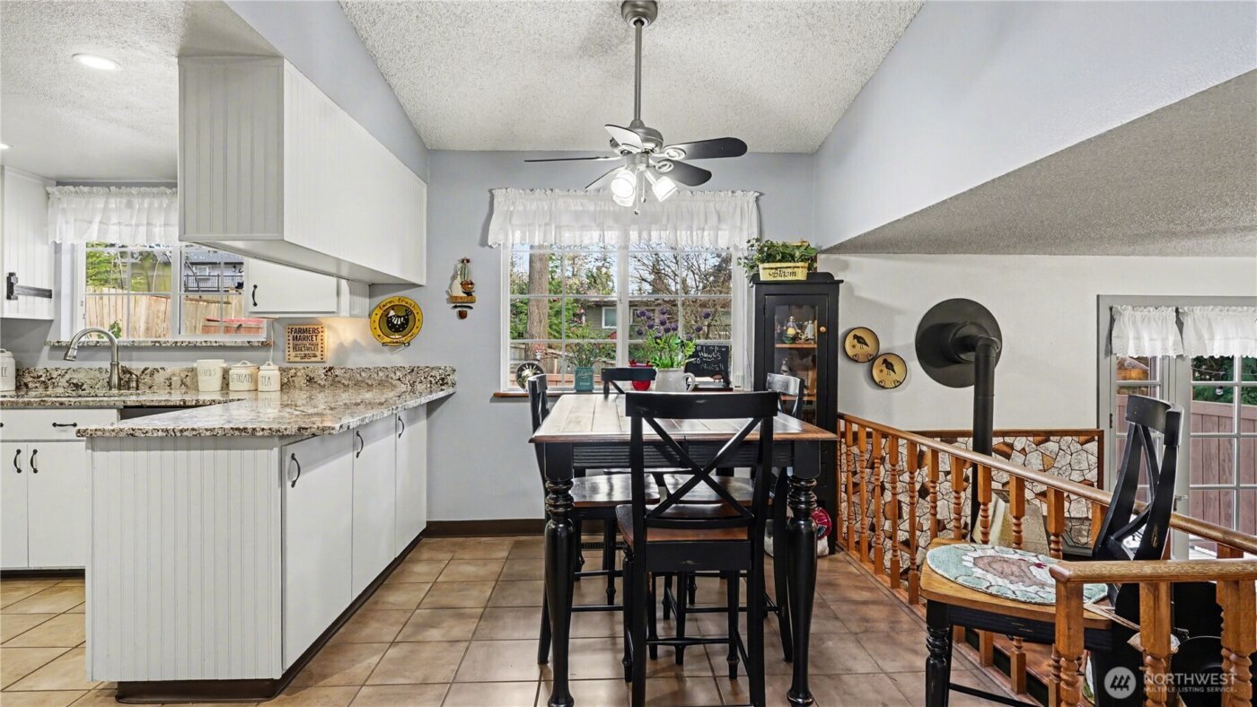 9642 Hilltop Road , Bellevue, WA 98004