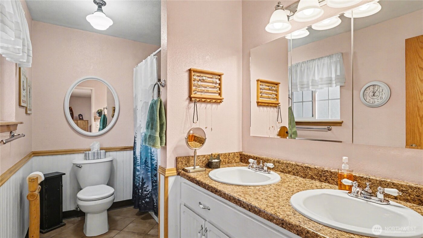 9642 Hilltop Road , Bellevue, WA 98004