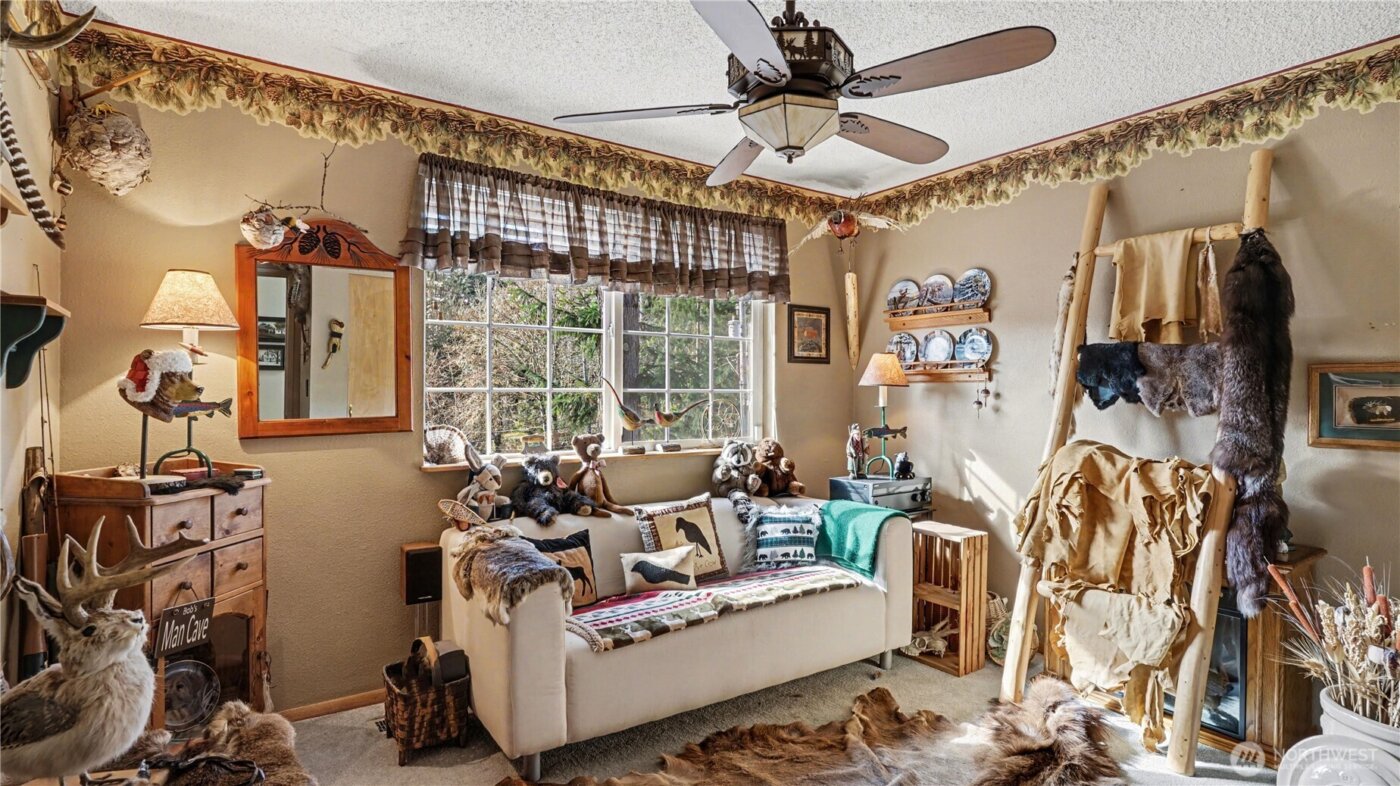 9642 Hilltop Road , Bellevue, WA 98004