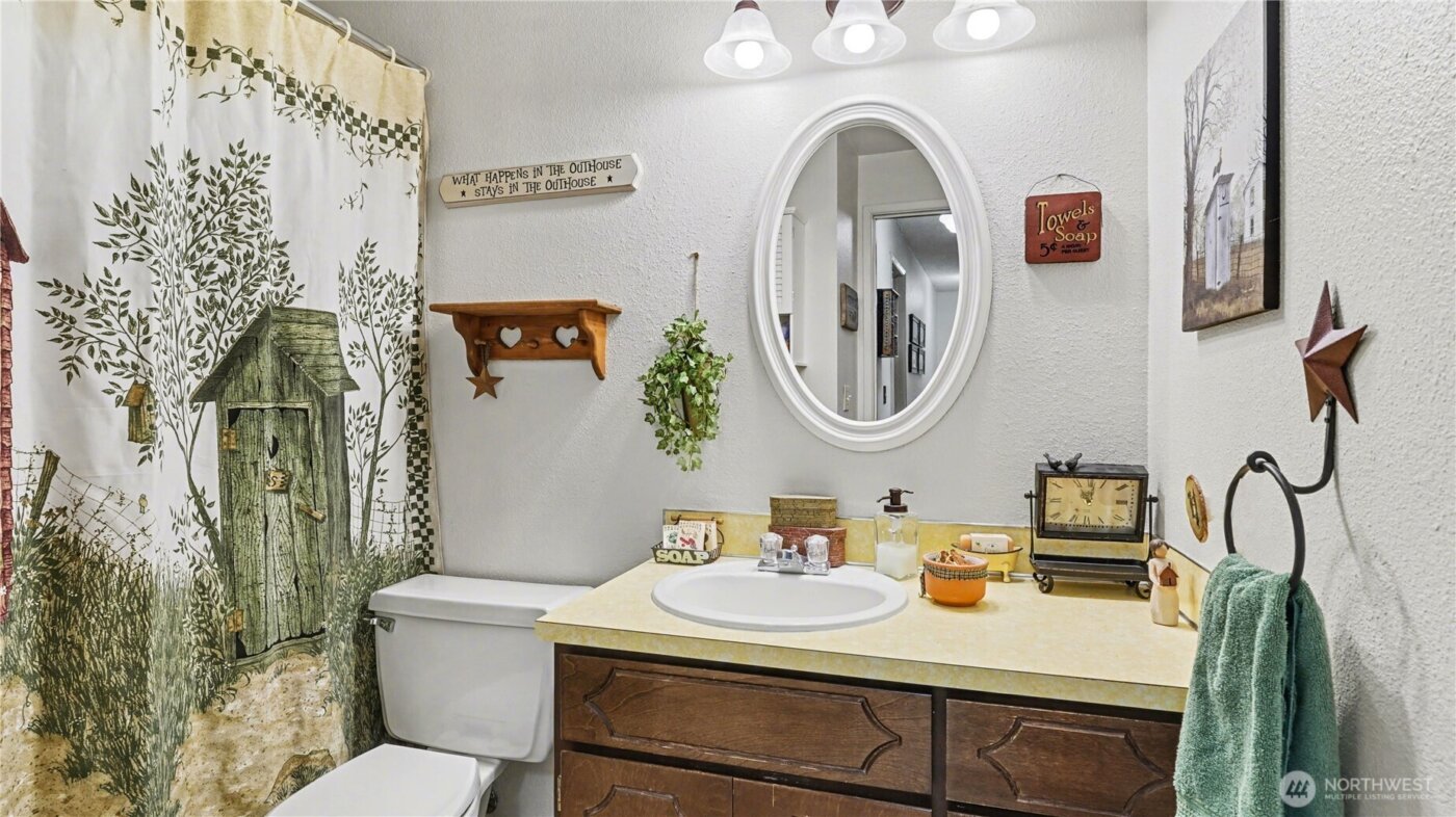 9642 Hilltop Road , Bellevue, WA 98004