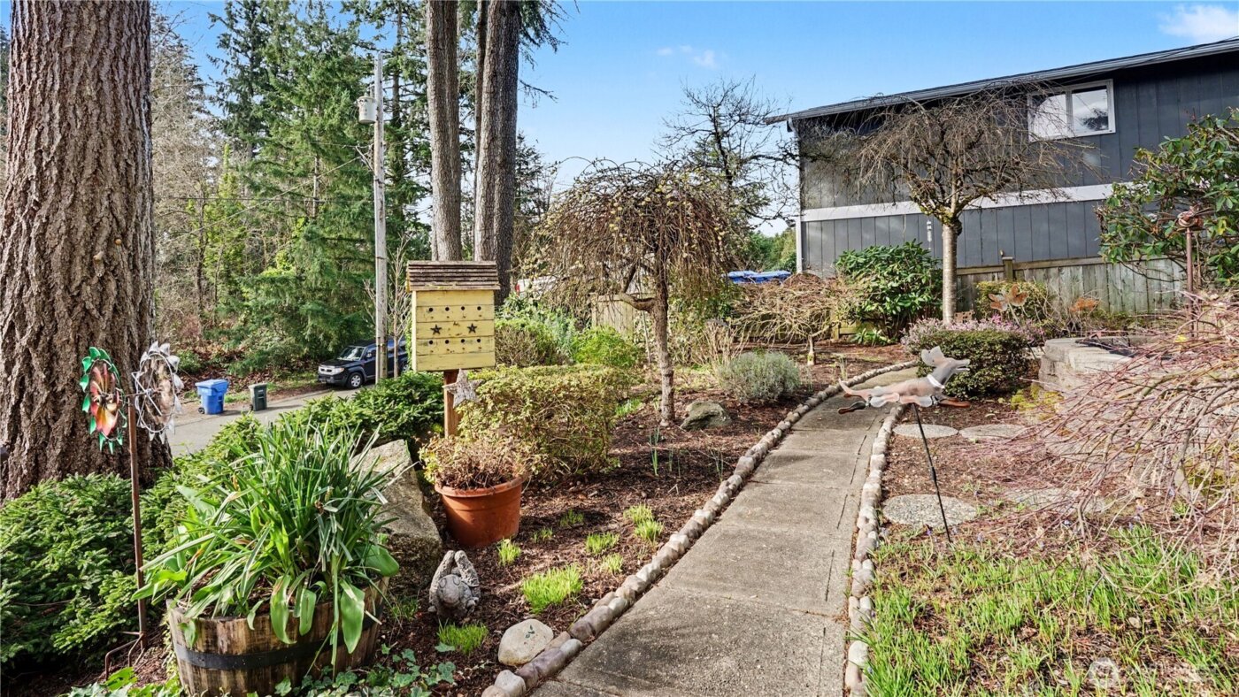 9642 Hilltop Road , Bellevue, WA 98004