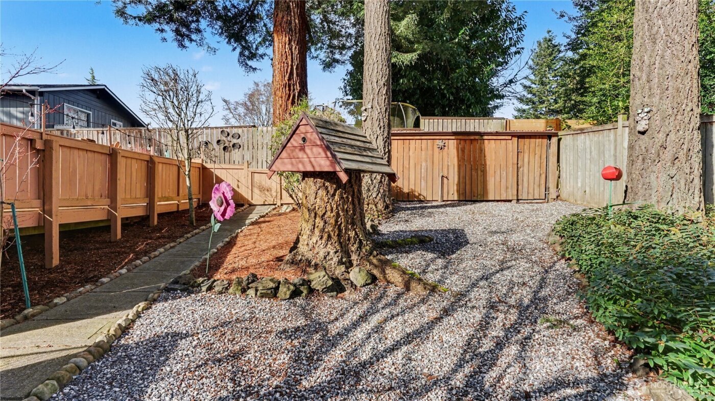 9642 Hilltop Road , Bellevue, WA 98004