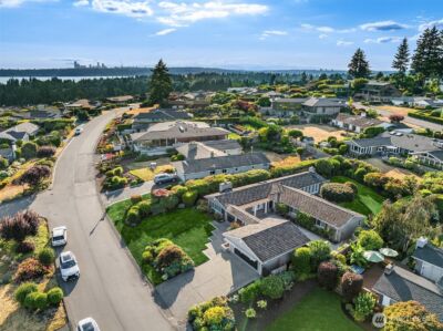 9642 Hilltop Road , Bellevue, WA 98004 - Photo 35