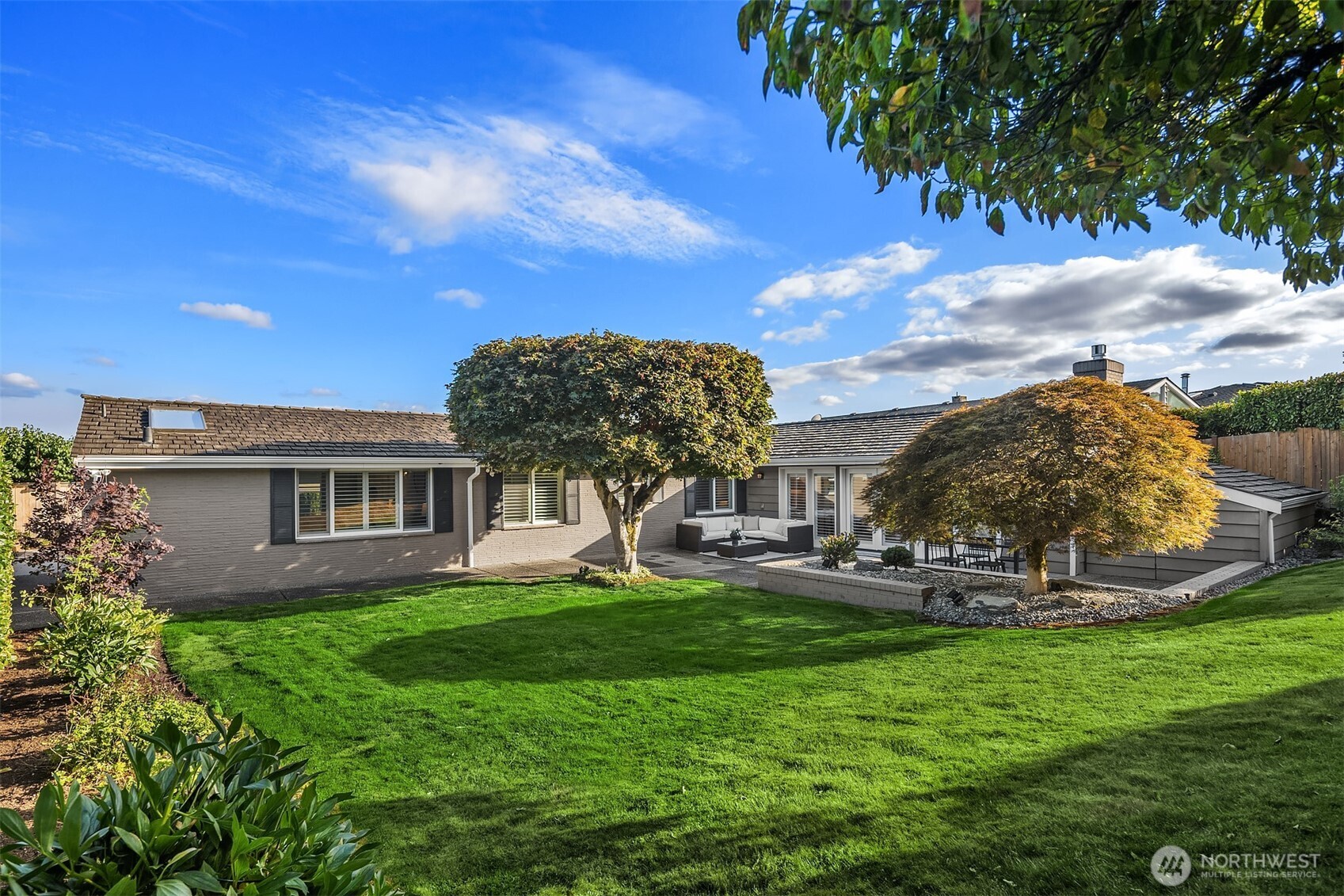 9642 Hilltop Road , Bellevue, WA 98004