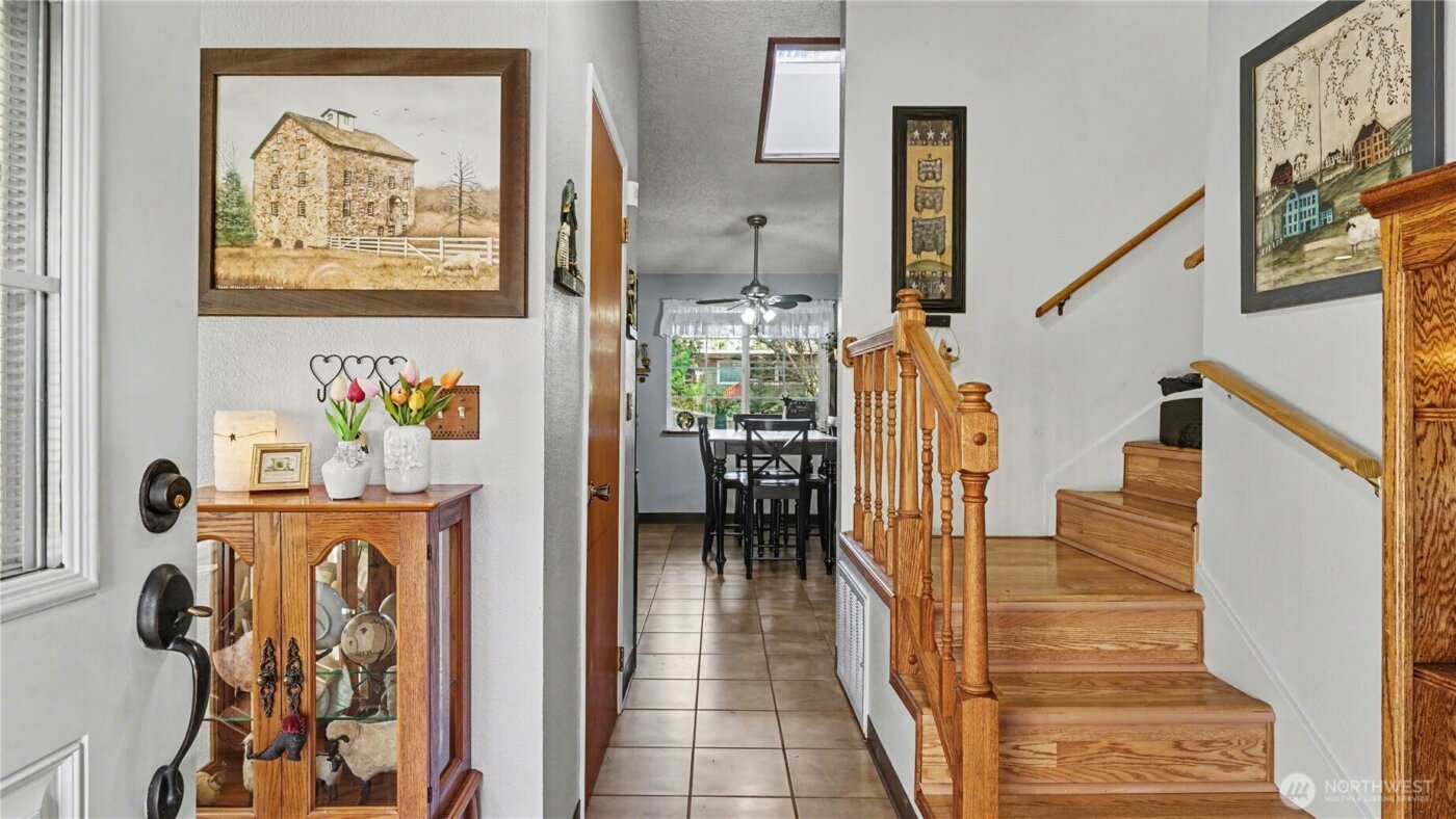 9642 Hilltop Road , Bellevue, WA 98004