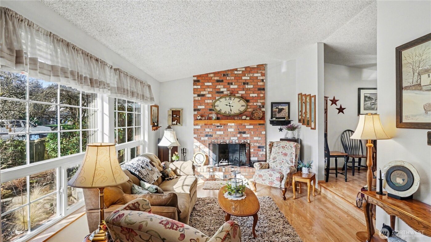 9642 Hilltop Road , Bellevue, WA 98004