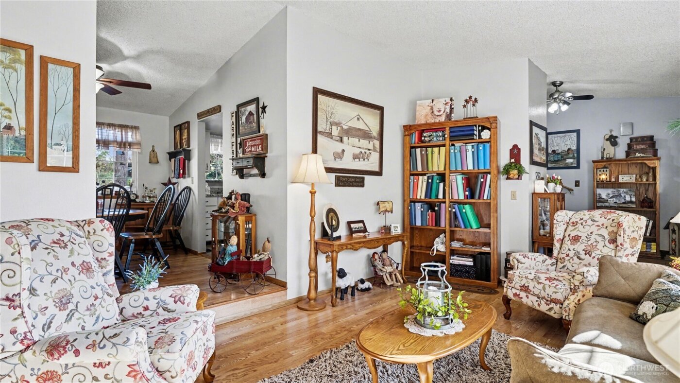 9642 Hilltop Road , Bellevue, WA 98004