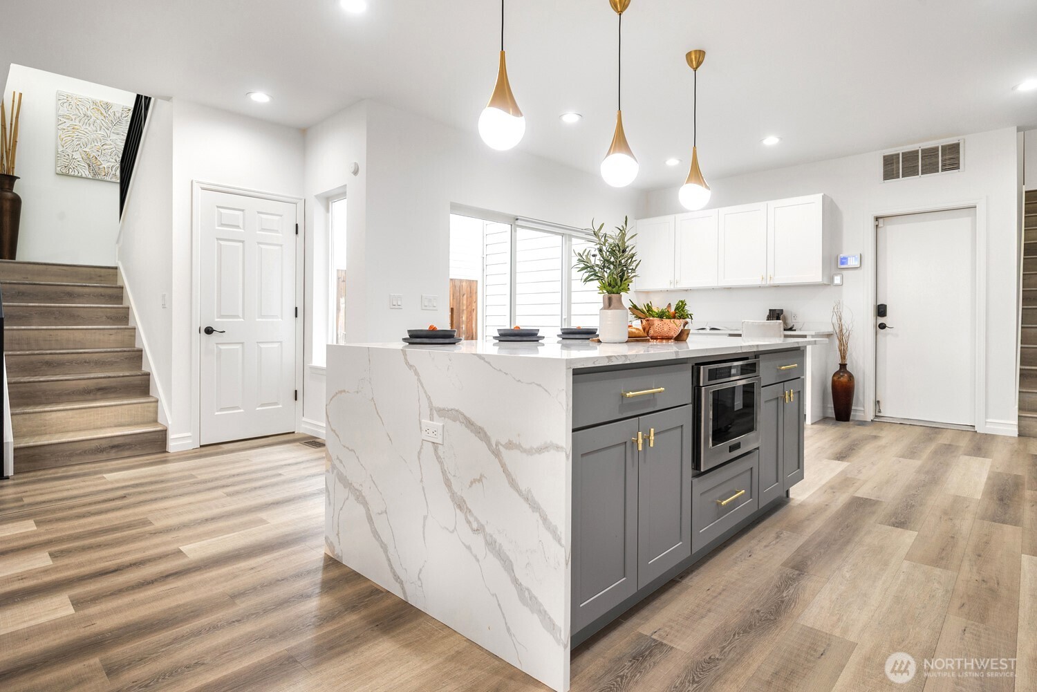 11870 SE 5th Street , Bellevue, WA 98005