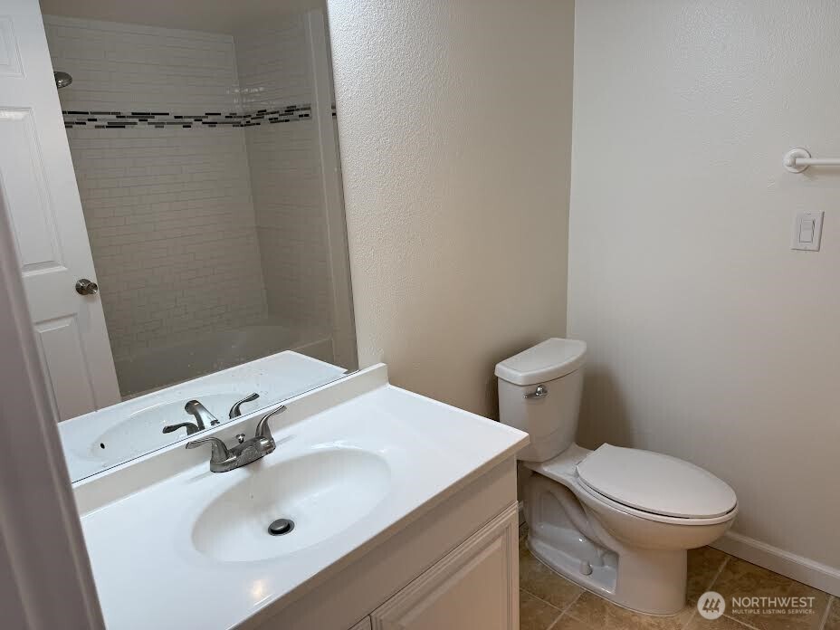 2411 S 248th Street #D24, Kent, WA 98032