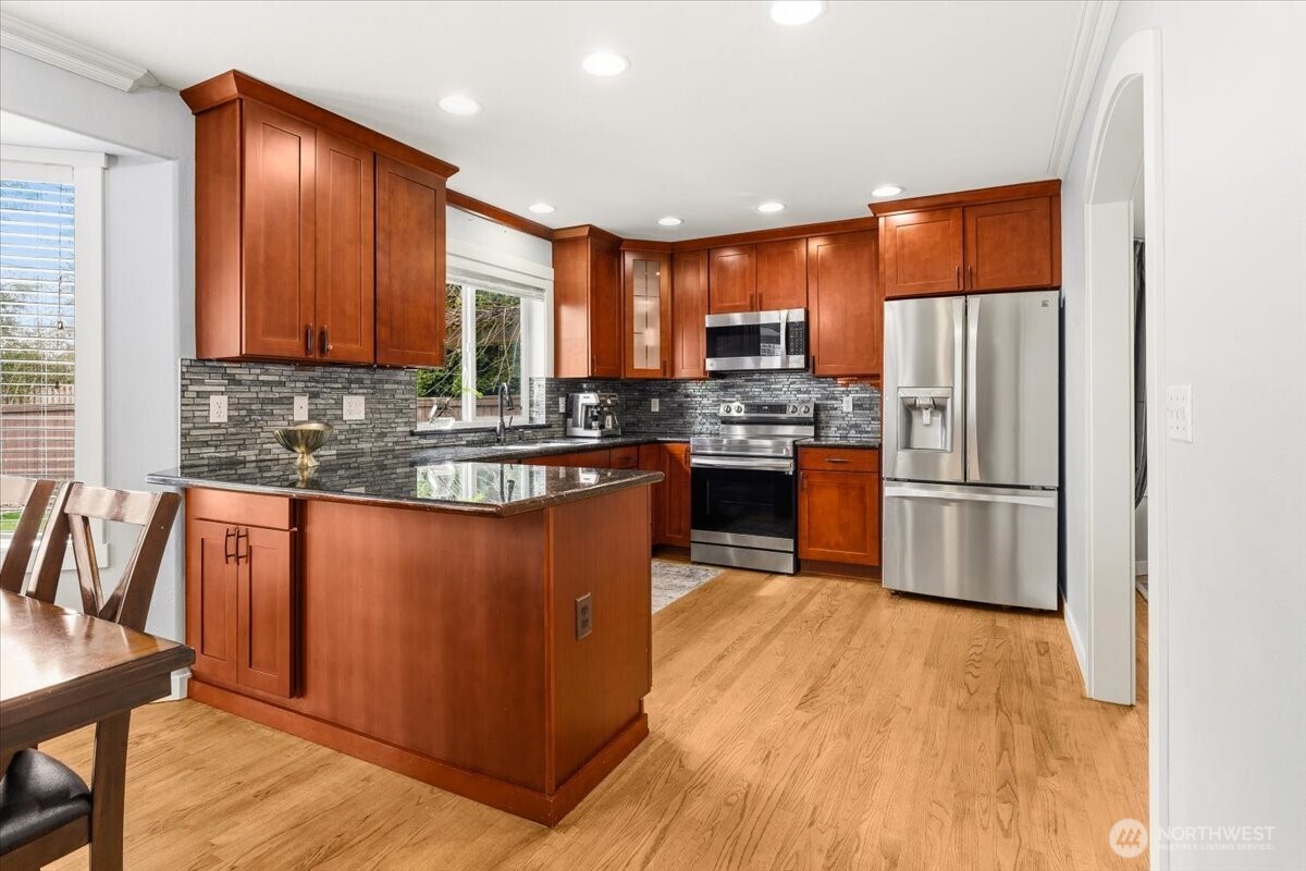 13721 SE 255th Place , Kent, WA 98042-6601