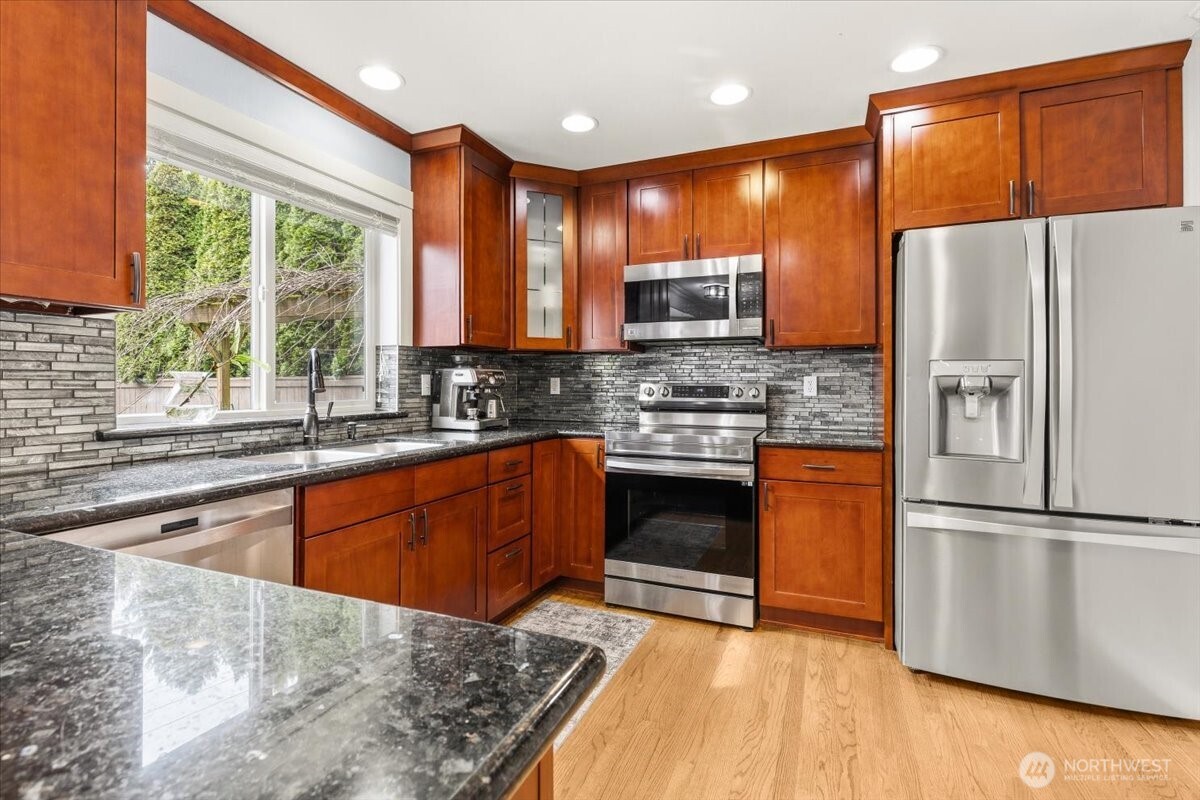 13721 SE 255th Place , Kent, WA 98042-6601