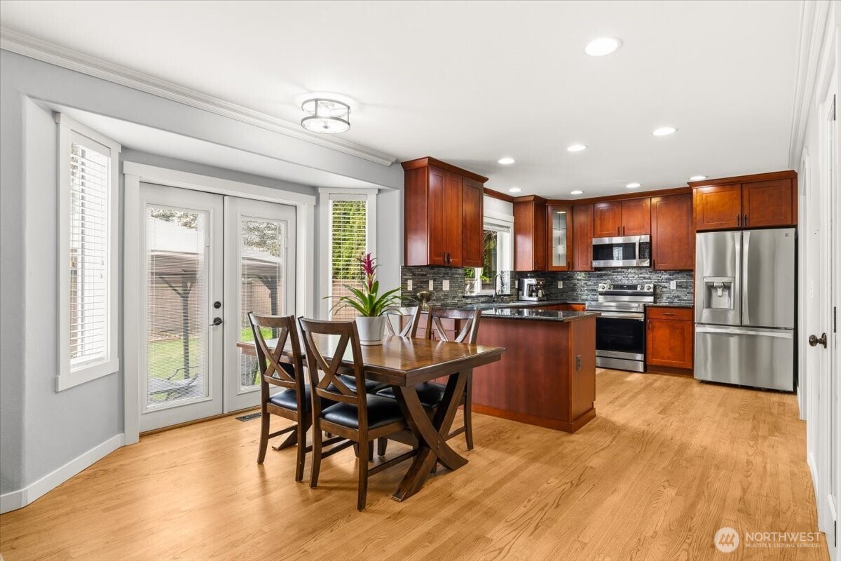 13721 SE 255th Place , Kent, WA 98042-6601