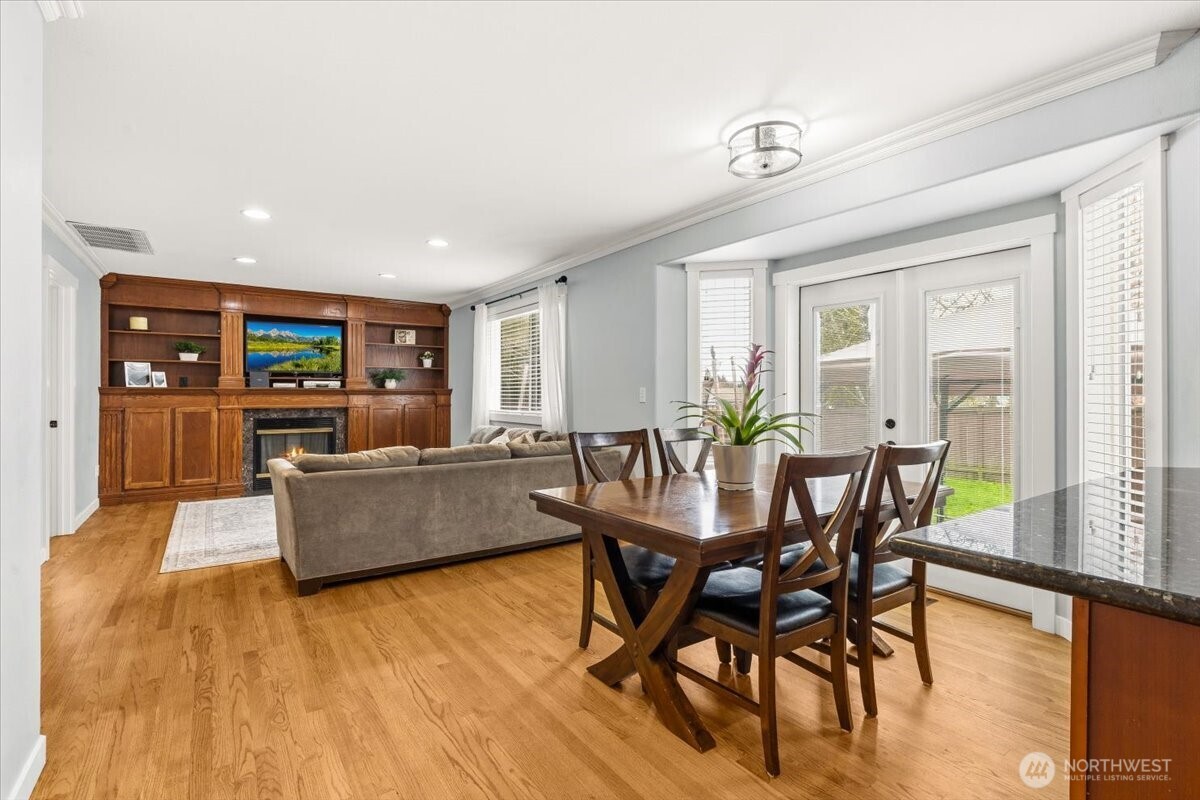 13721 SE 255th Place , Kent, WA 98042-6601