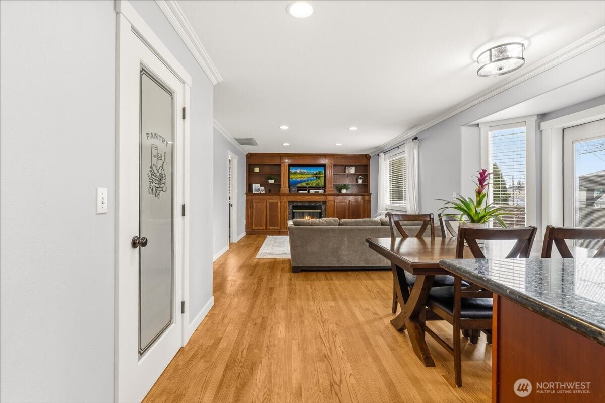 13721 SE 255th Place , Kent, WA 98042-6601