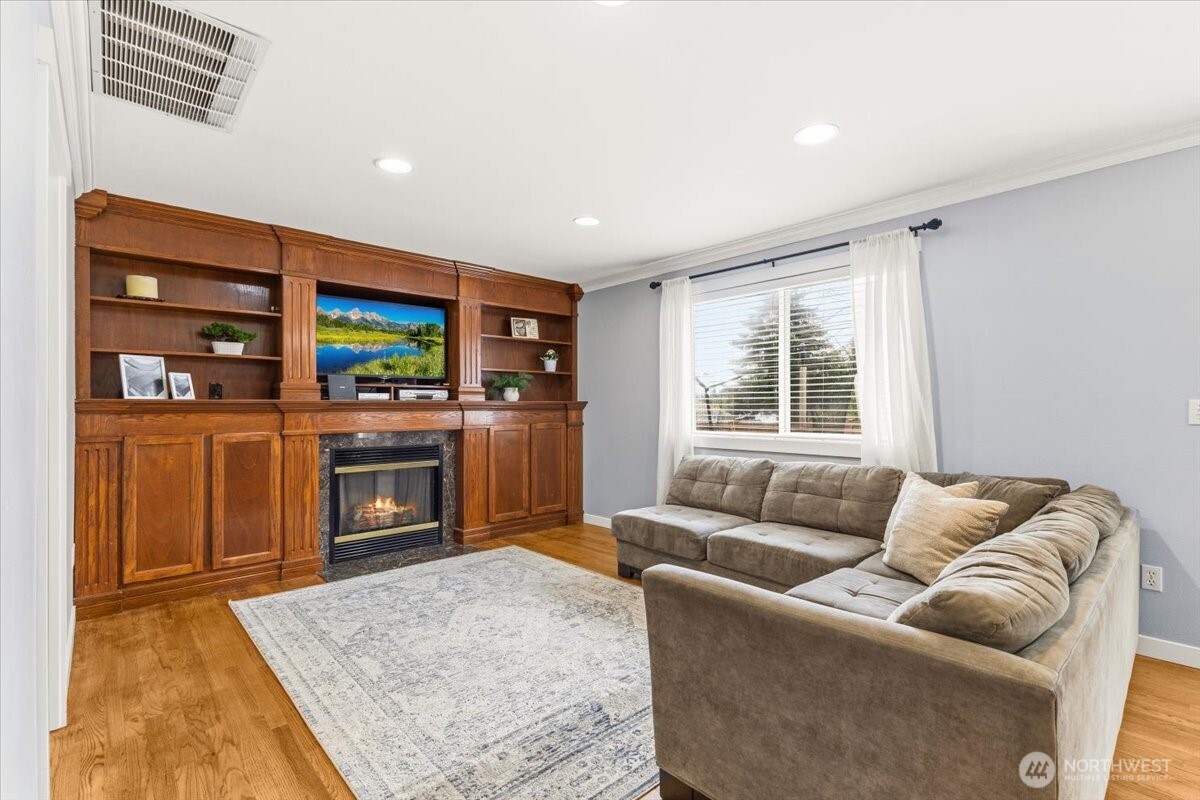 13721 SE 255th Place , Kent, WA 98042-6601