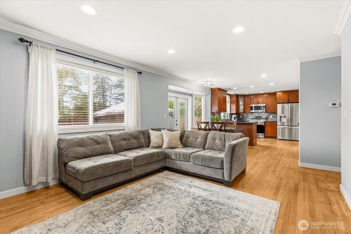 13721 SE 255th Place , Kent, WA 98042-6601