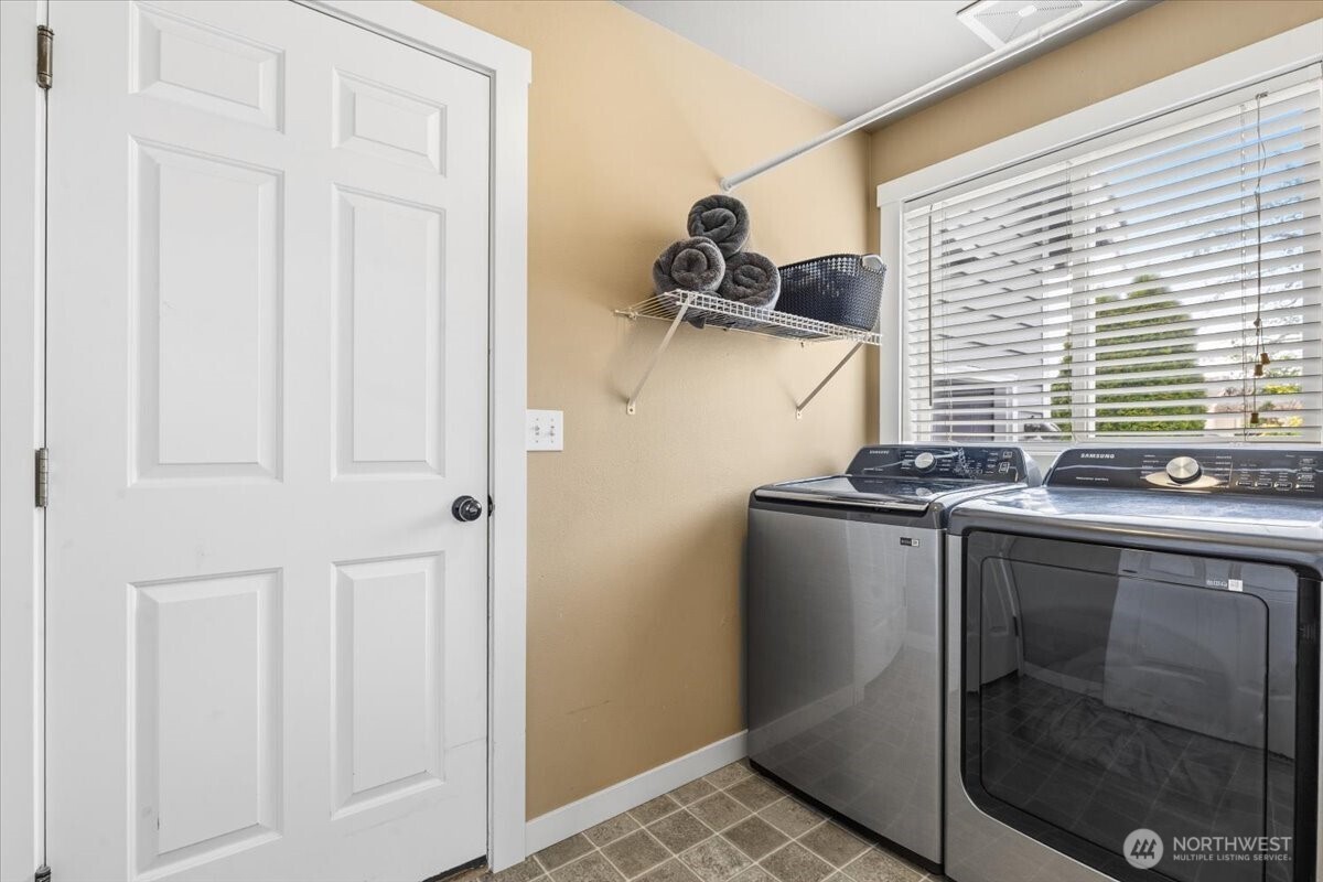 13721 SE 255th Place , Kent, WA 98042-6601