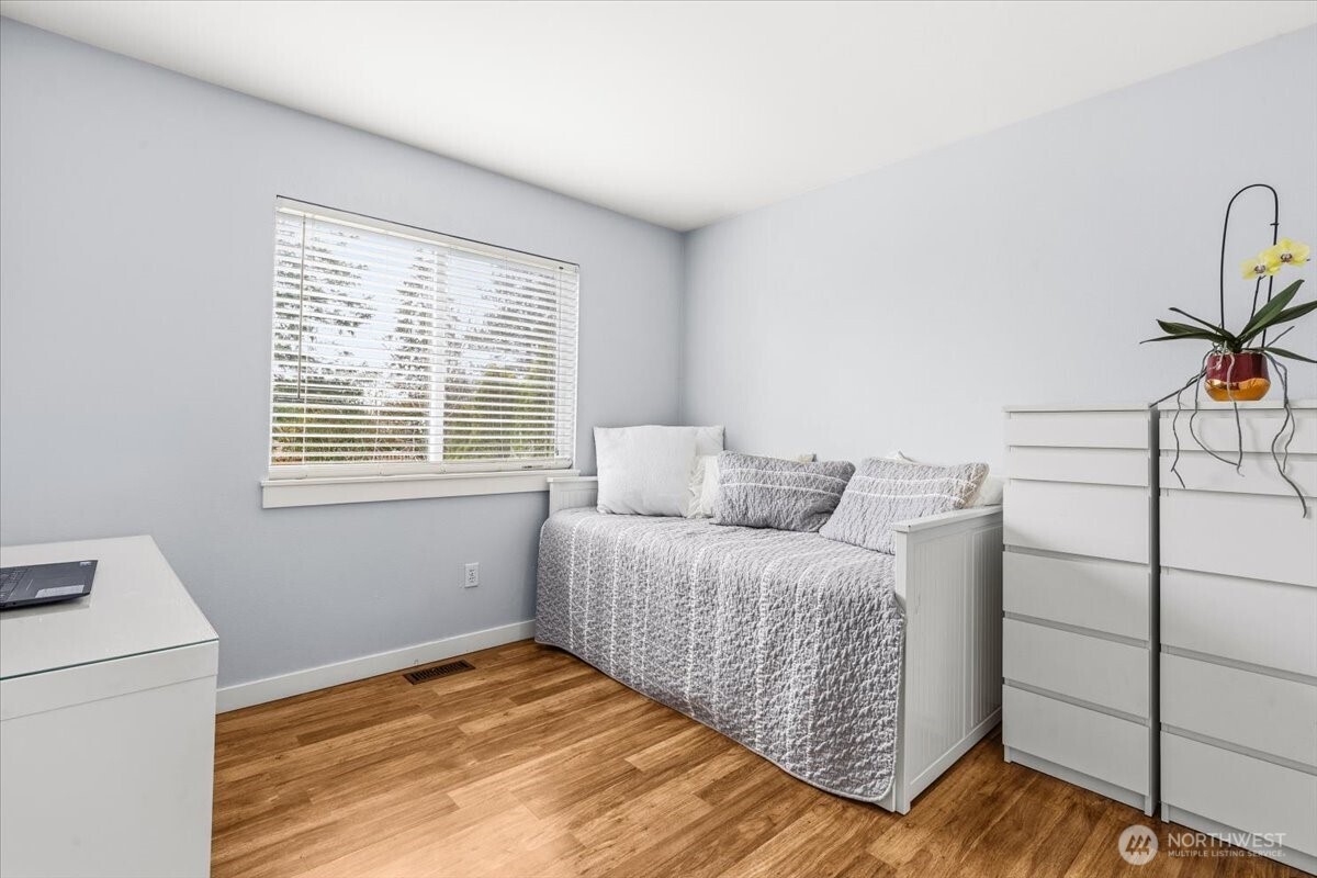 13721 SE 255th Place , Kent, WA 98042-6601