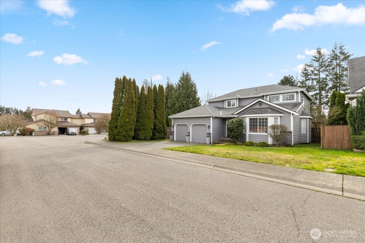 13721 SE 255th Place , Kent, WA 98042-6601