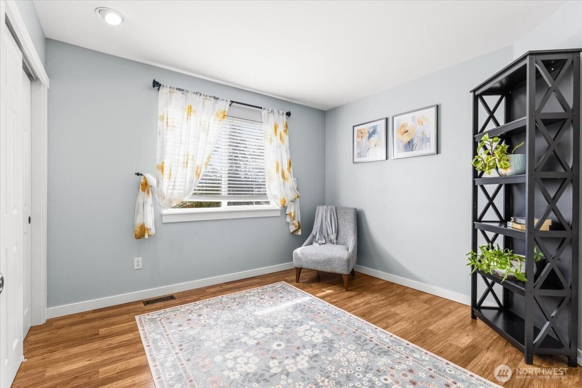 13721 SE 255th Place , Kent, WA 98042-6601