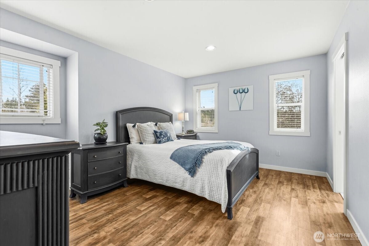 13721 SE 255th Place , Kent, WA 98042-6601