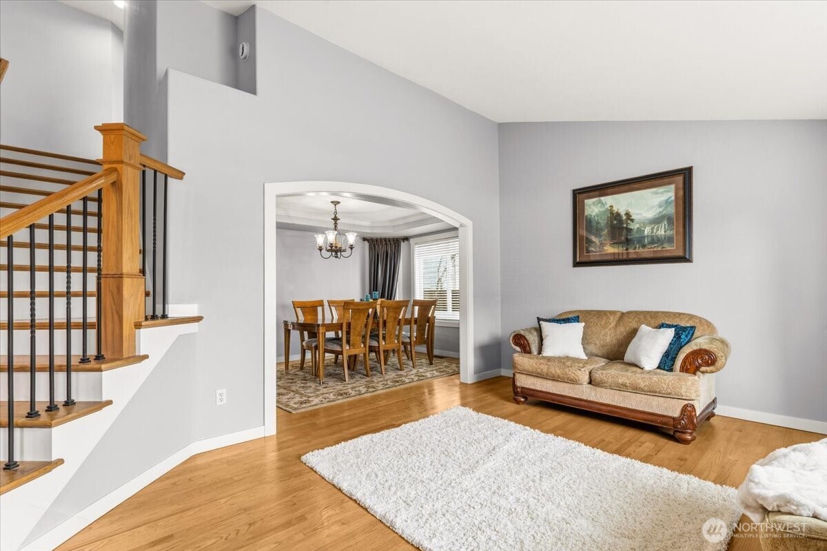 13721 SE 255th Place , Kent, WA 98042-6601