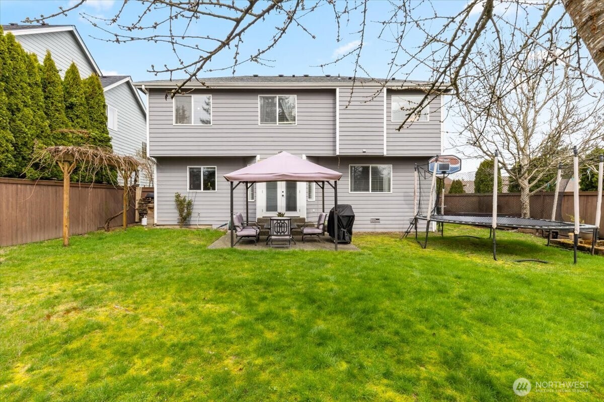 13721 SE 255th Place , Kent, WA 98042-6601