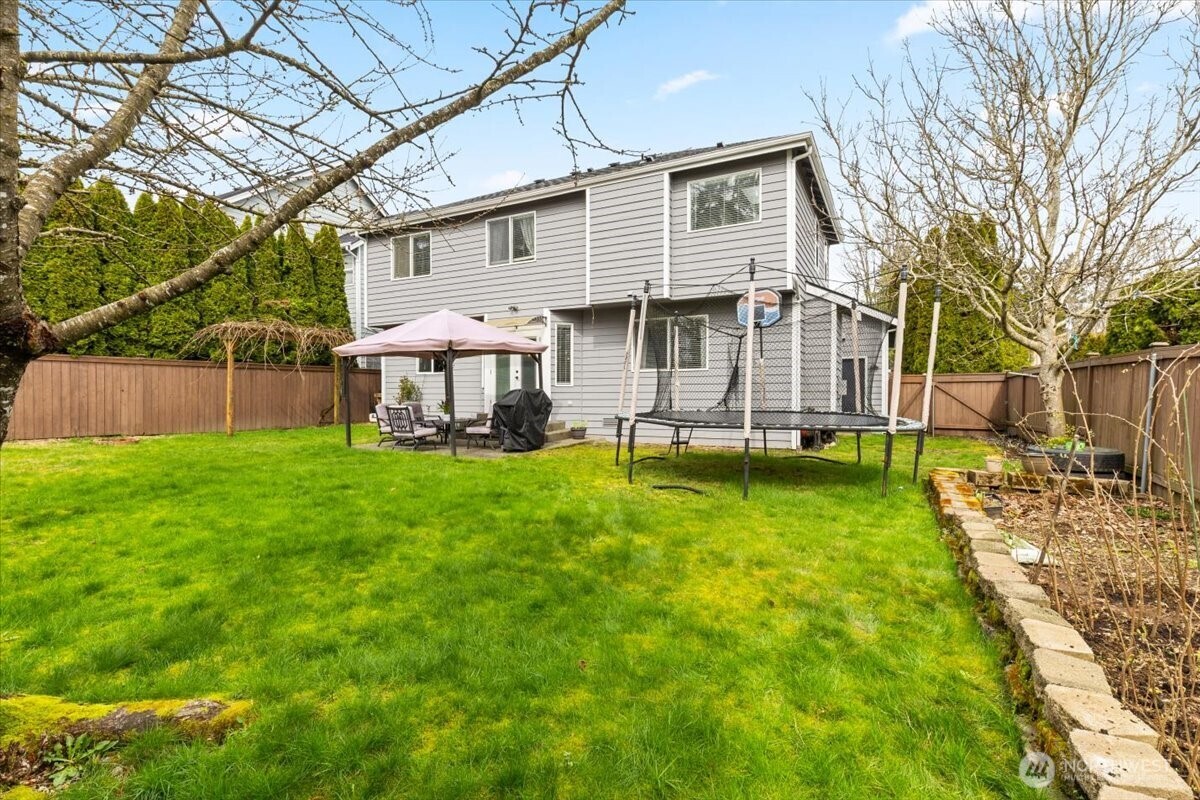 13721 SE 255th Place , Kent, WA 98042-6601