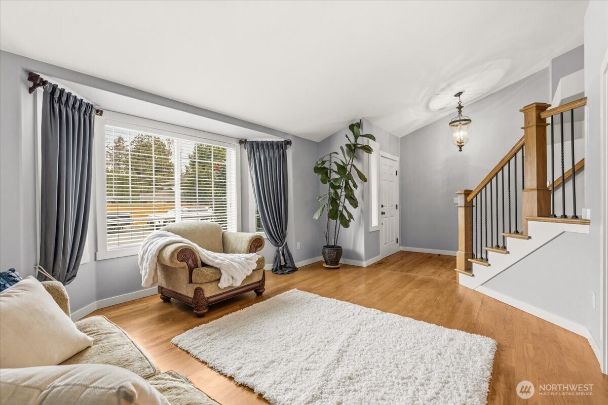 13721 SE 255th Place , Kent, WA 98042-6601