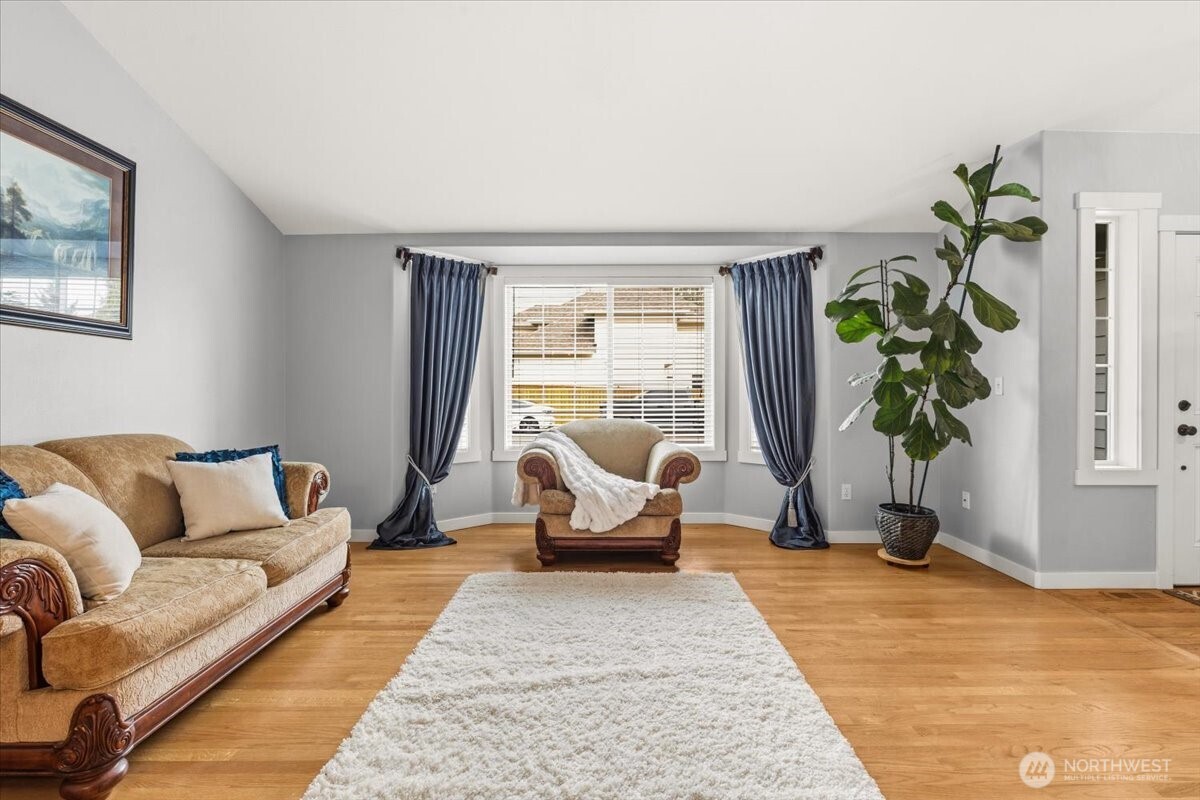 13721 SE 255th Place , Kent, WA 98042-6601