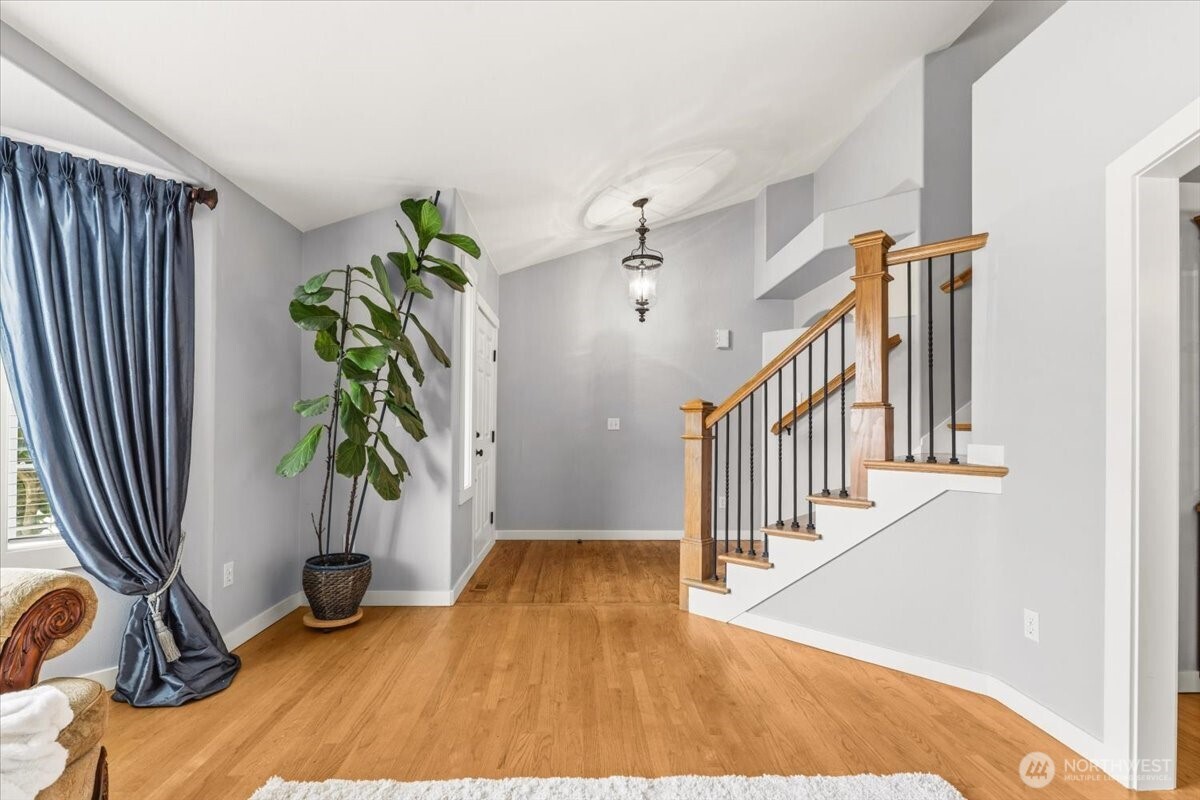 13721 SE 255th Place , Kent, WA 98042-6601