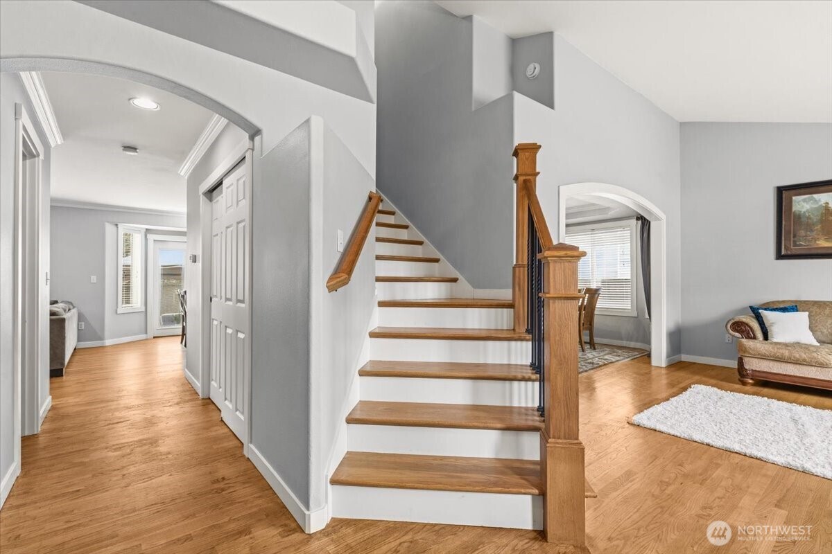 13721 SE 255th Place , Kent, WA 98042-6601