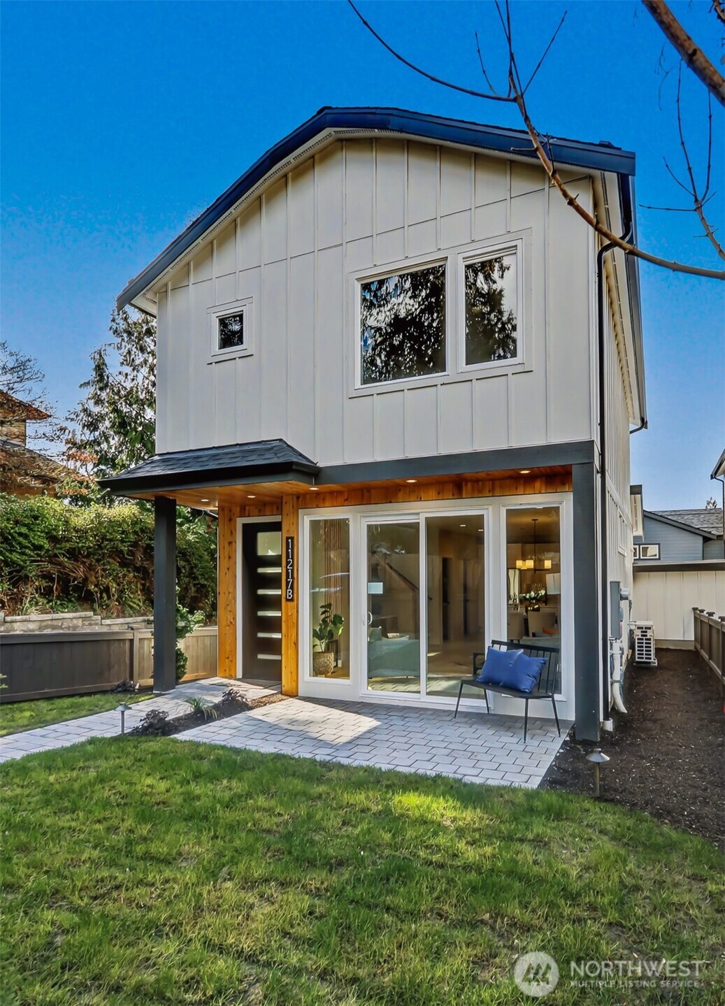 11217 NE 95th Street #B, Kirkland, WA 98033