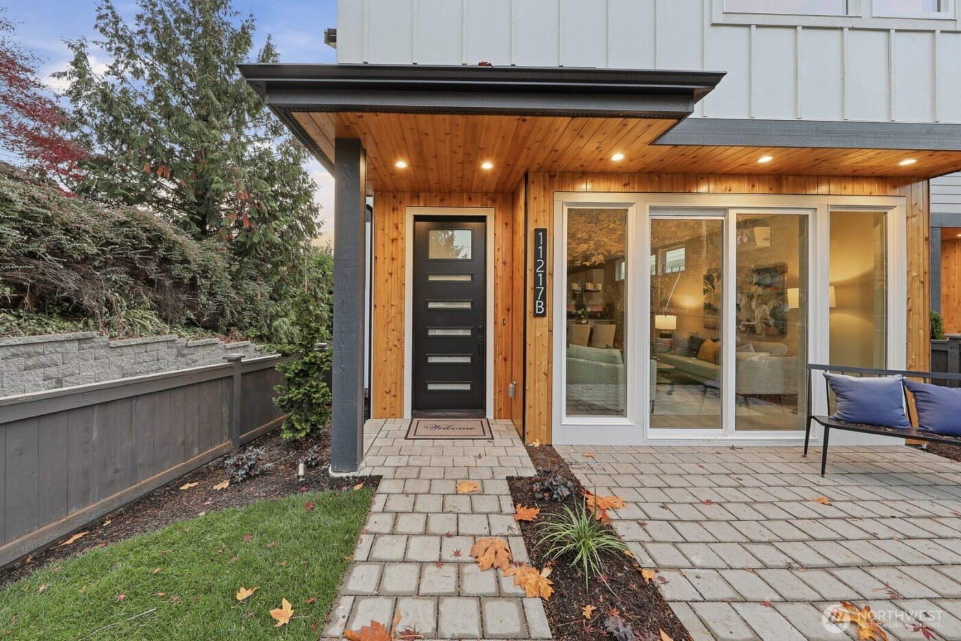 11217 NE 95th Street #B, Kirkland, WA 98033