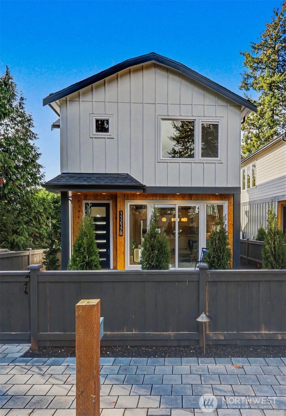 11217 NE 95th Street #B, Kirkland, WA 98033