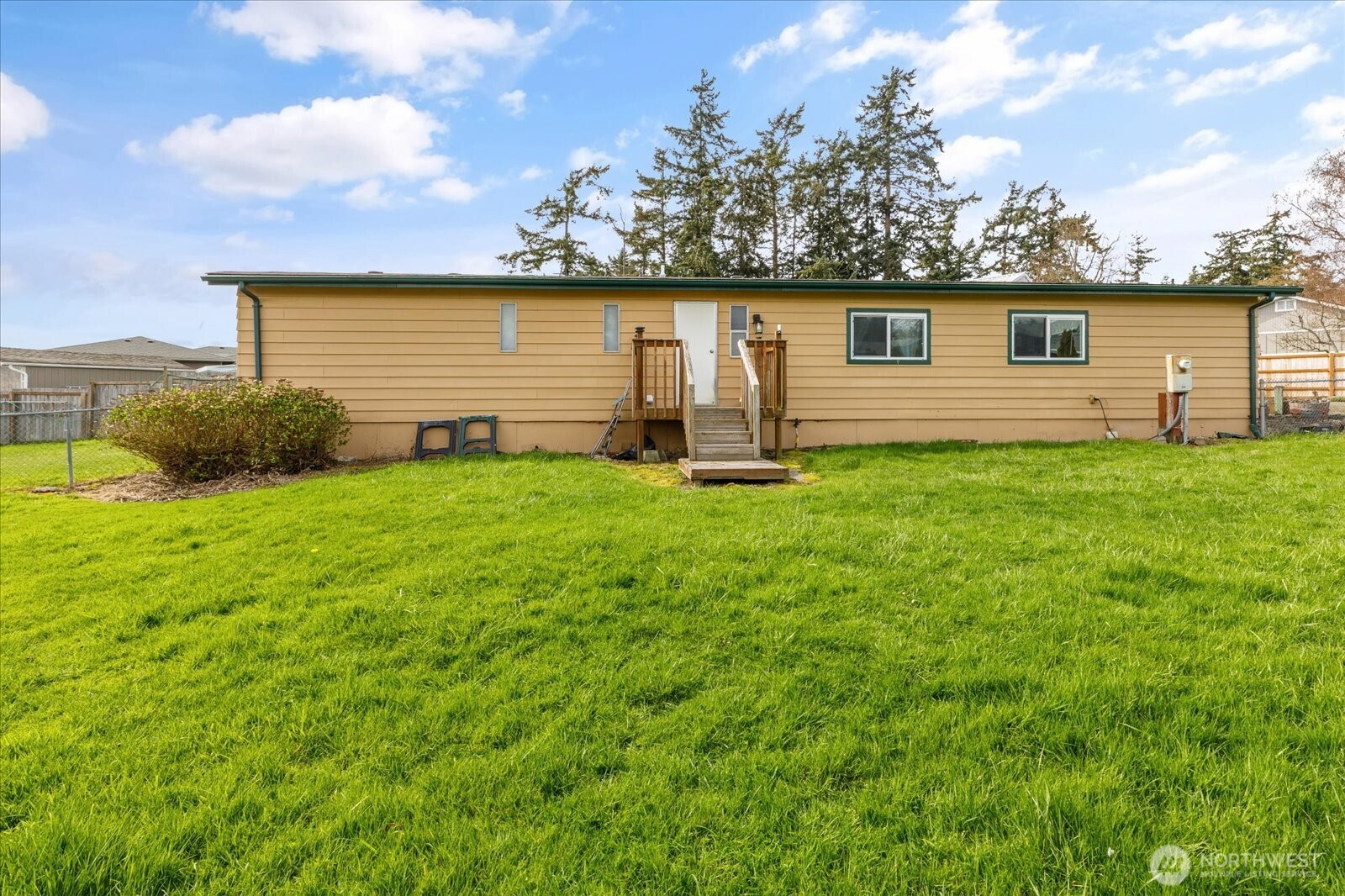 801 Walker Avenue , Oak Harbor, WA 98277