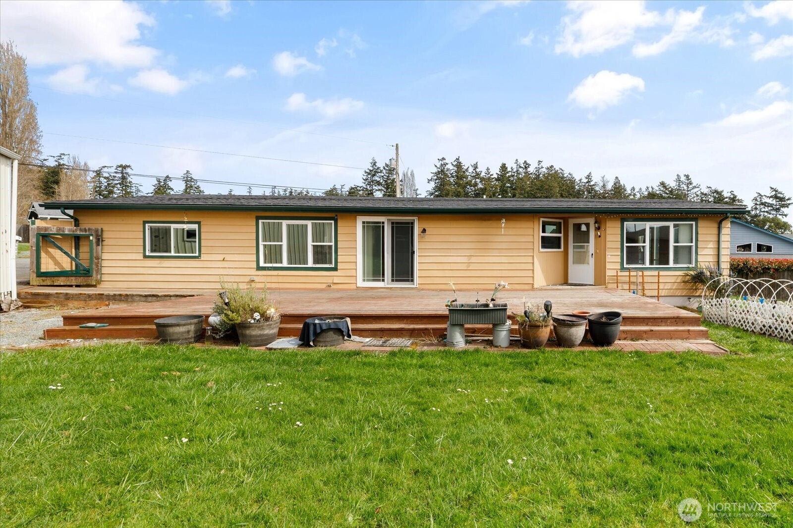 801 Walker Avenue , Oak Harbor, WA 98277