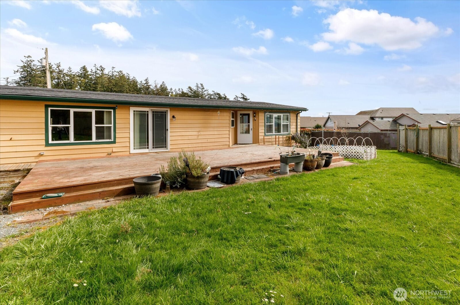 801 Walker Avenue , Oak Harbor, WA 98277