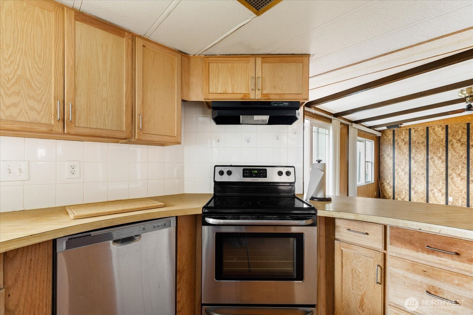 801 Walker Avenue , Oak Harbor, WA 98277