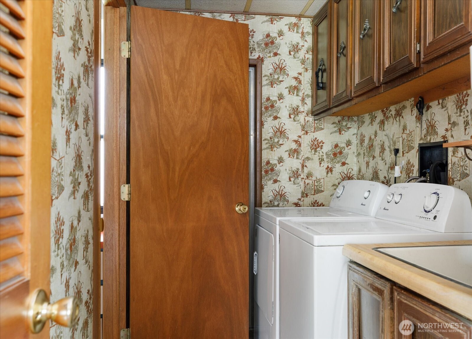 801 Walker Avenue , Oak Harbor, WA 98277