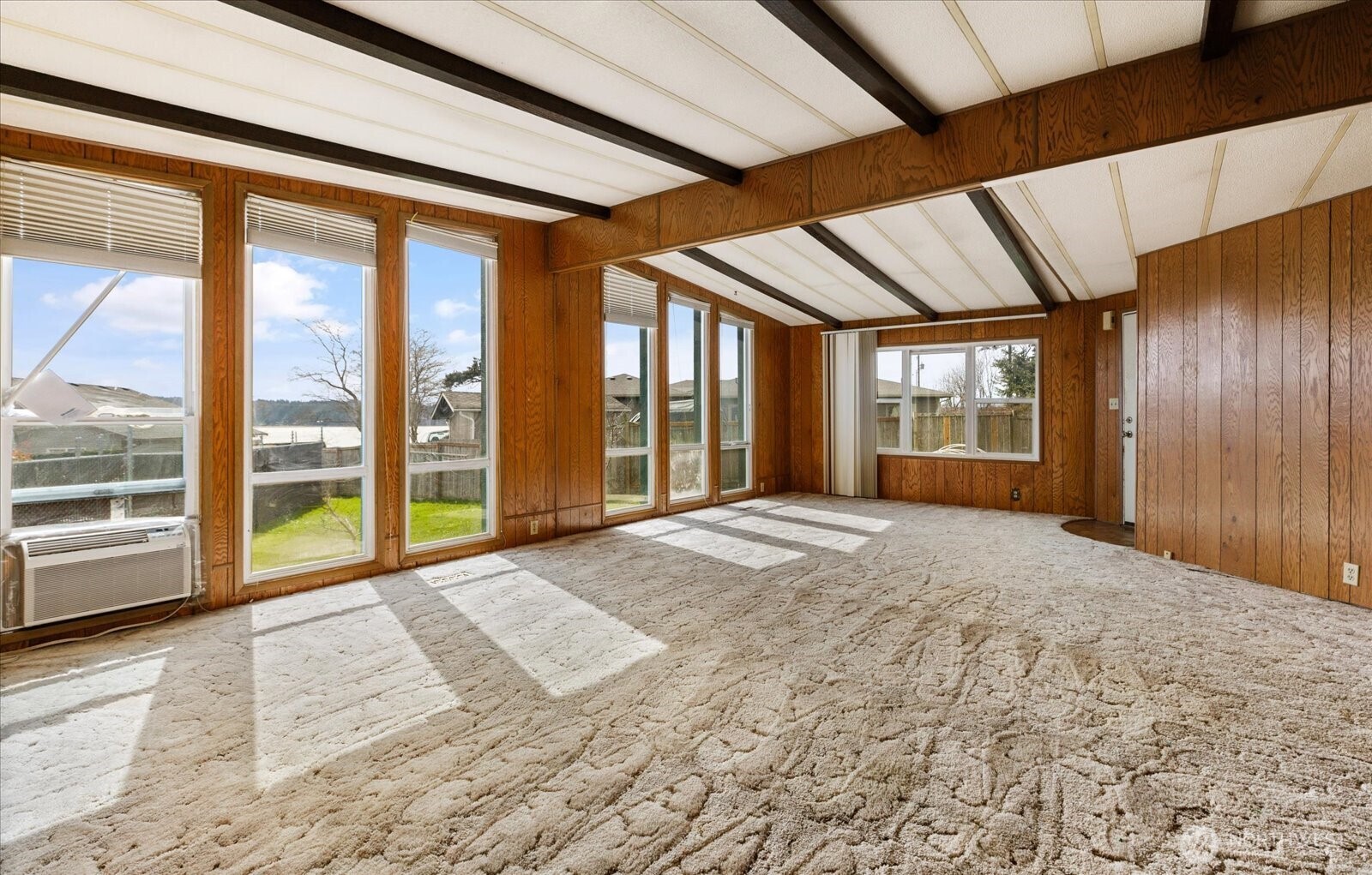 801 Walker Avenue , Oak Harbor, WA 98277