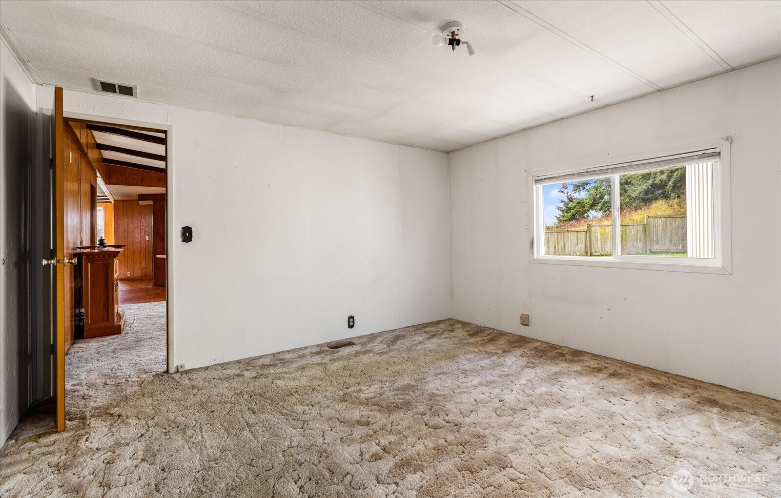 801 Walker Avenue , Oak Harbor, WA 98277