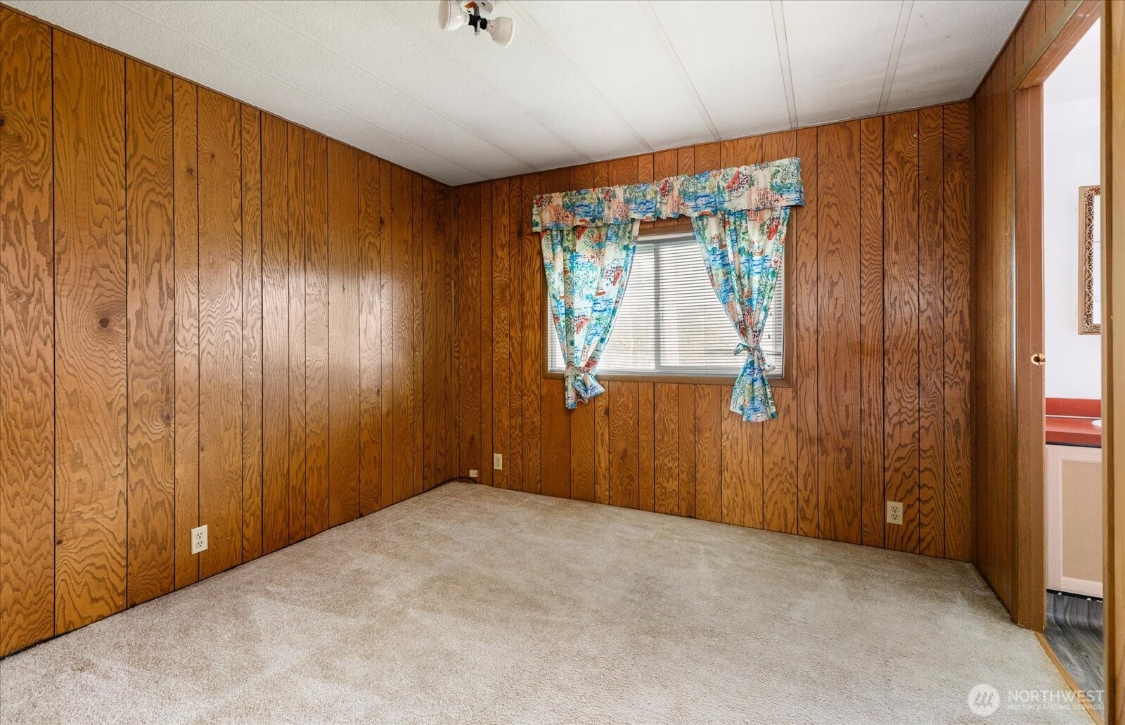 801 Walker Avenue , Oak Harbor, WA 98277