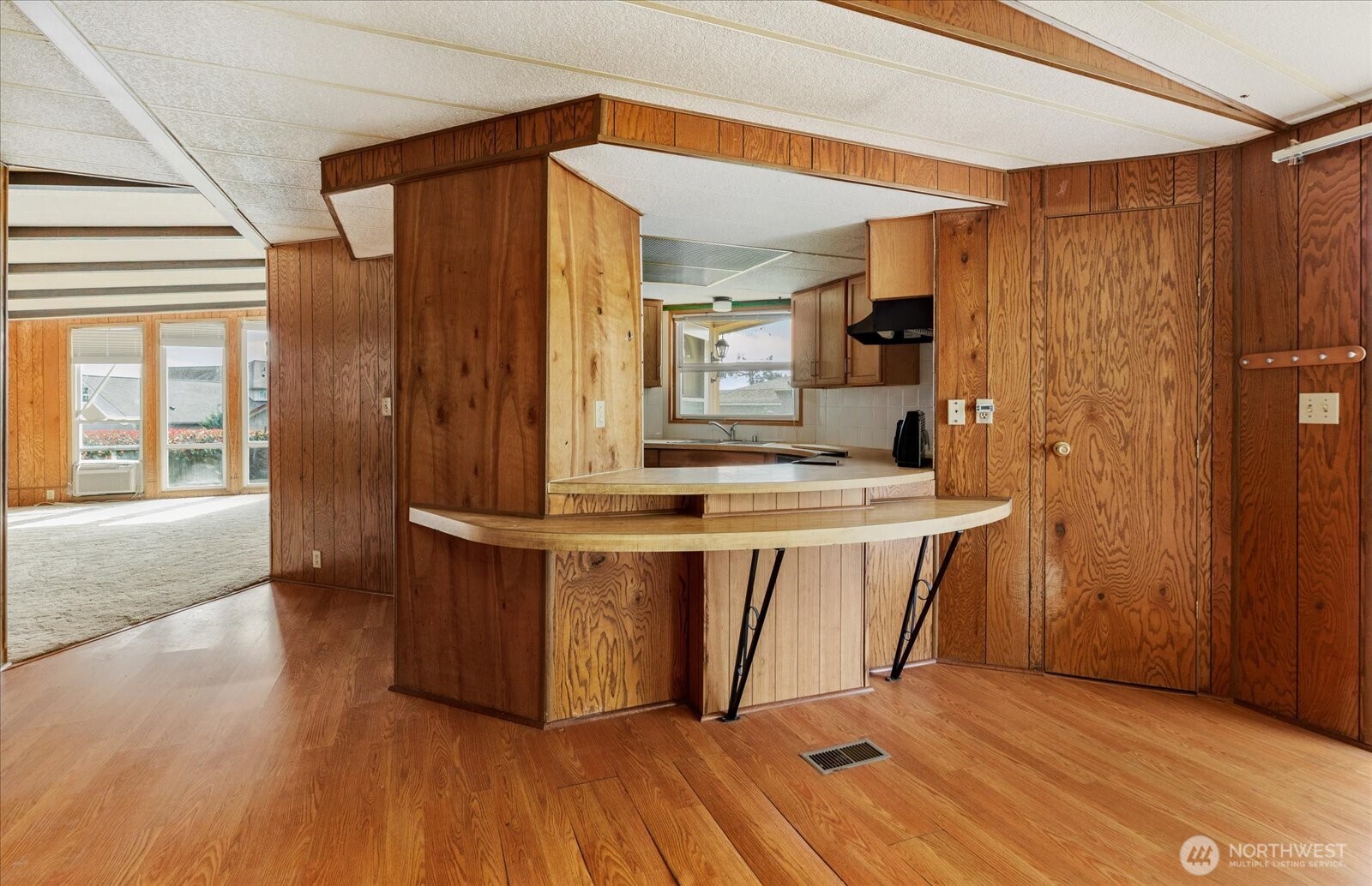 801 Walker Avenue , Oak Harbor, WA 98277